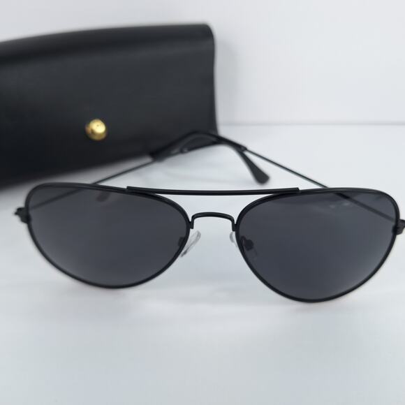 Mens Womens Aviator Sunglasses Jet Black Frame Dark Grey Lens Case Included - Picture 1 of 5